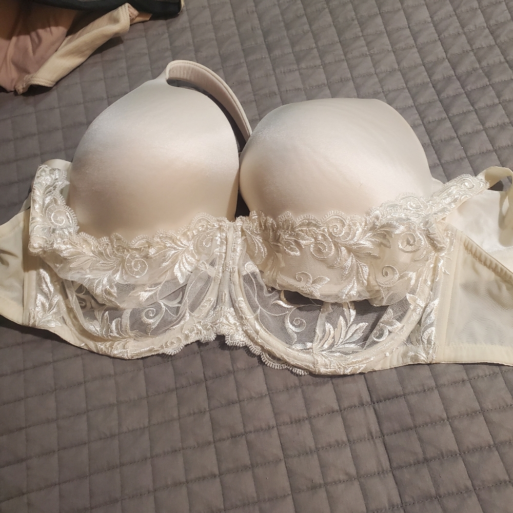 Soma bras 36DDD in cream lot of 2